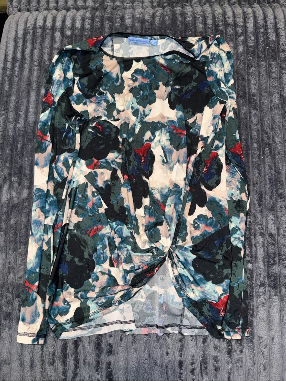 Simply Vera Vera Wang Floral Twist-Front blouse in Teal, Black & Red size M